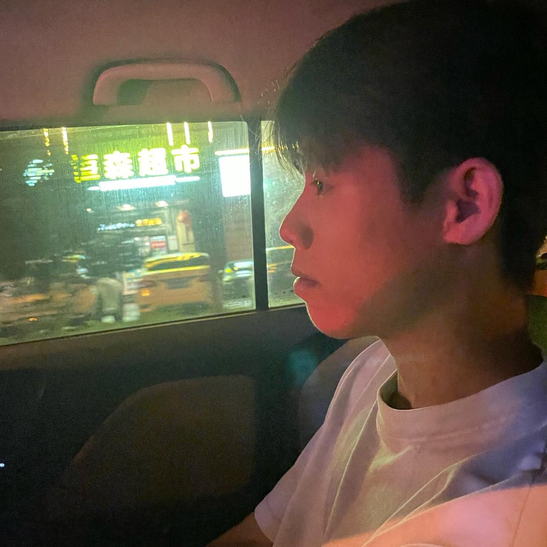 球搭子/何晨光