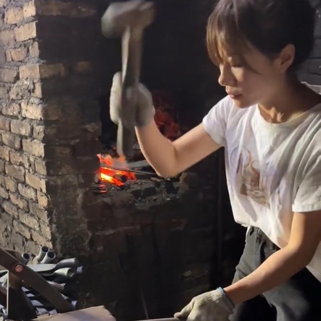农村打铁妹（嘉禾菜刀）
