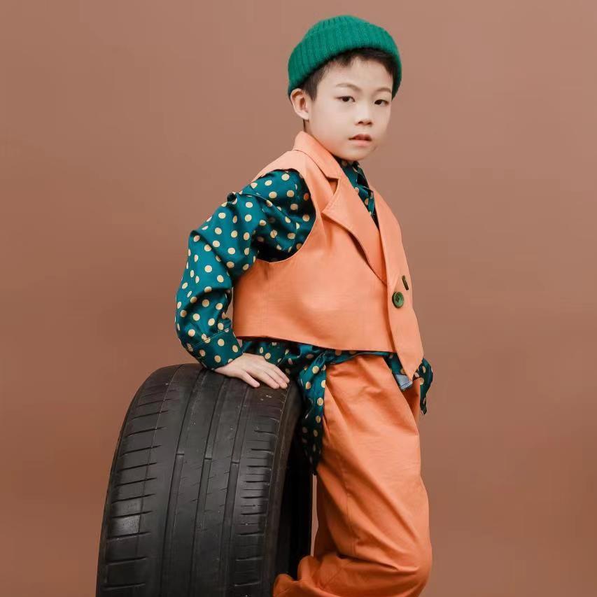 赵小漫.