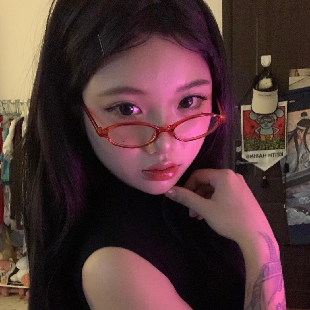 哦依稀的缺牙齿