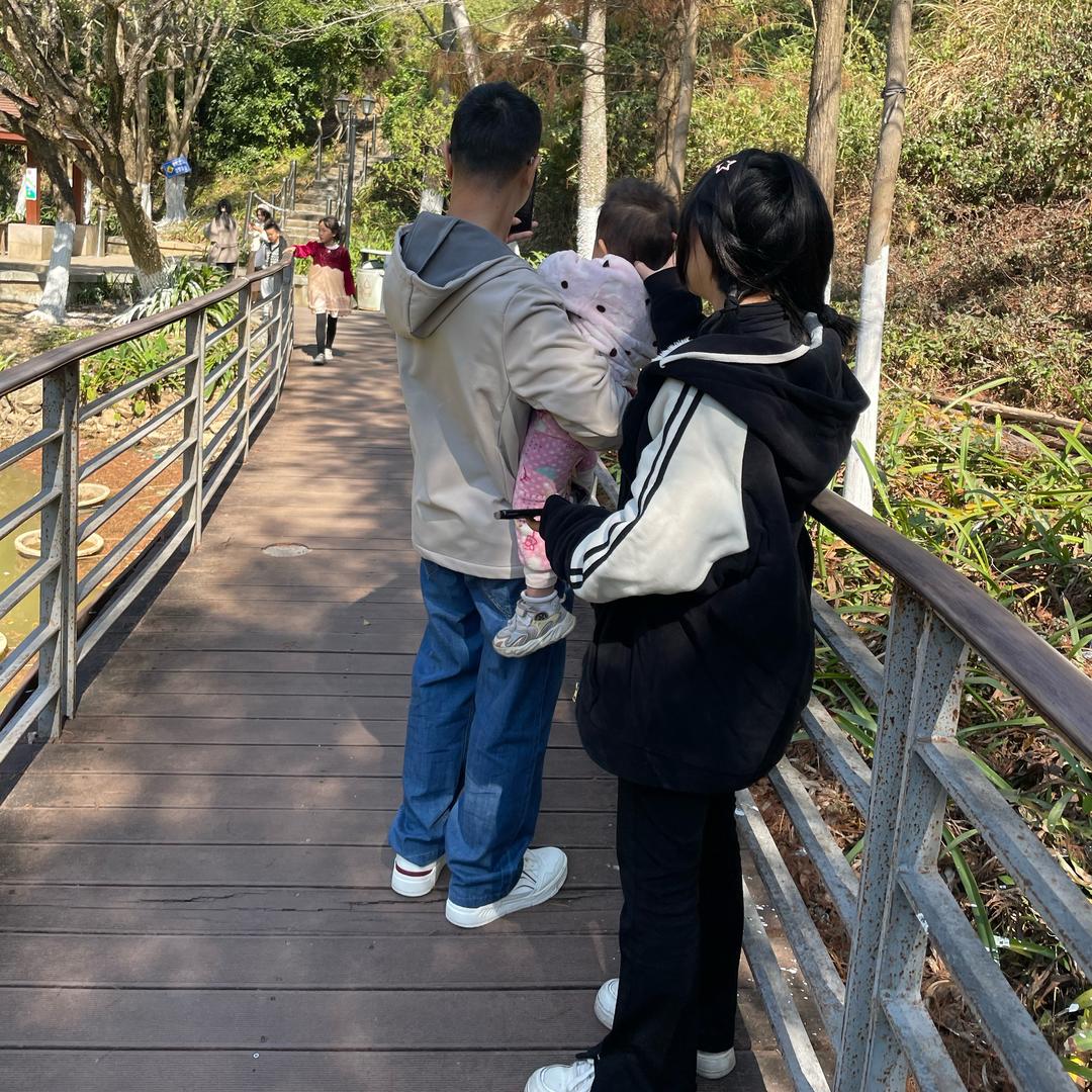 耳钉玩游戏🐮