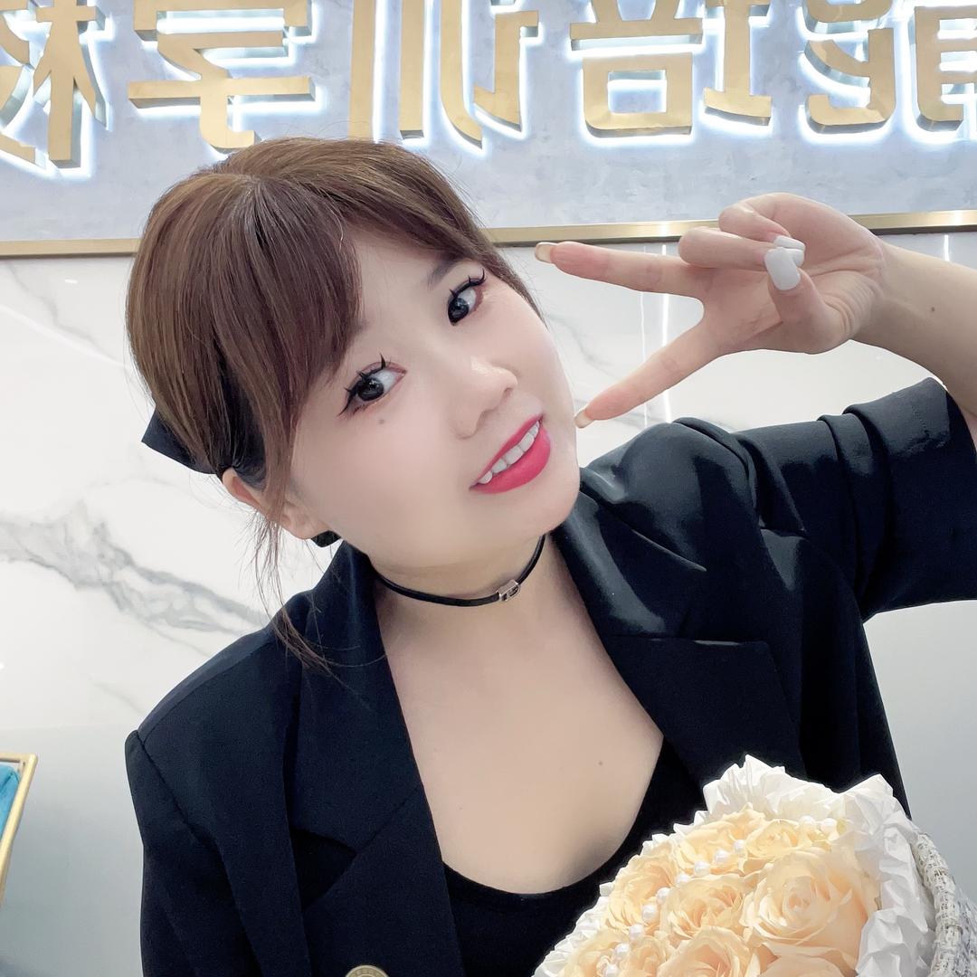 郴州瑞丽化妆美甲学校邓老师