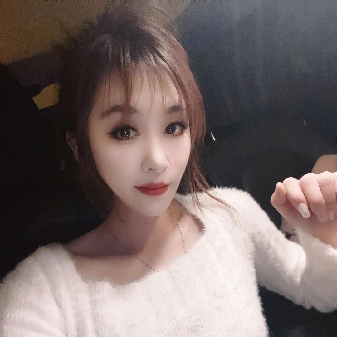 A 👑 璐 女 神