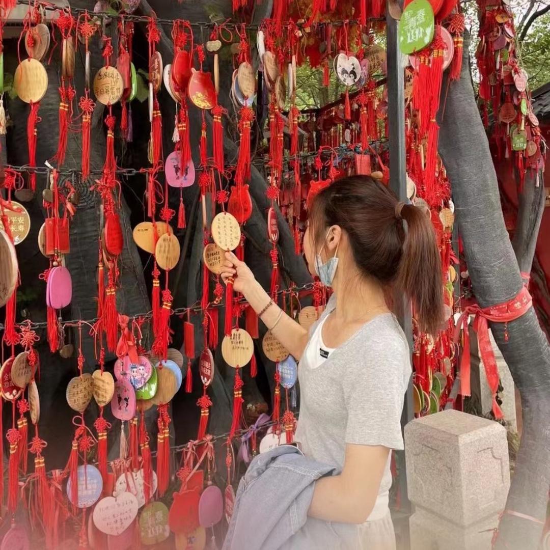 追求梦想一切向钱