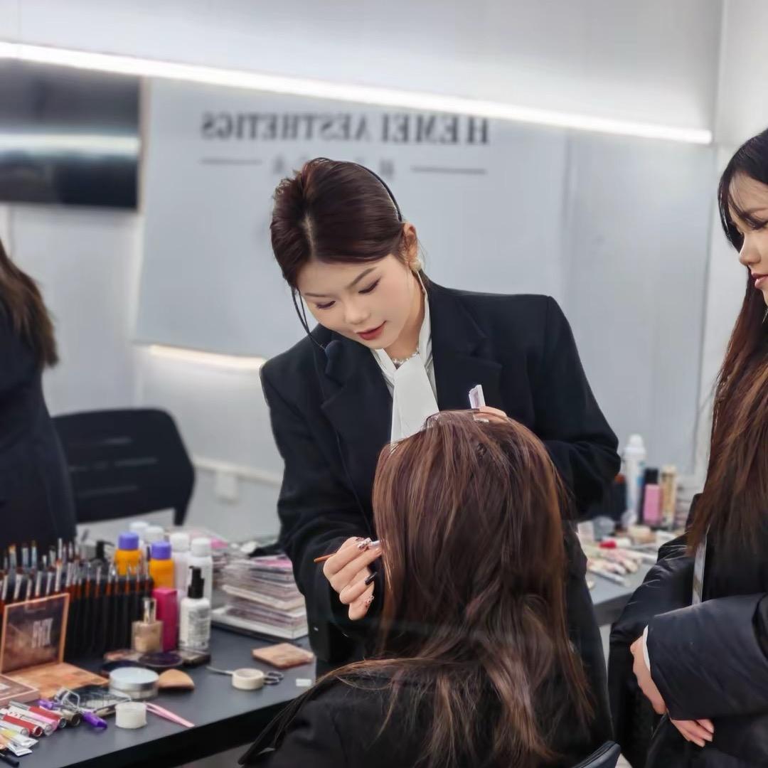 赫美化妆培训学校·阿诺老师