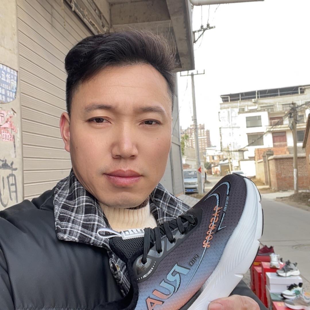 沈丘潮鞋酷仓储店