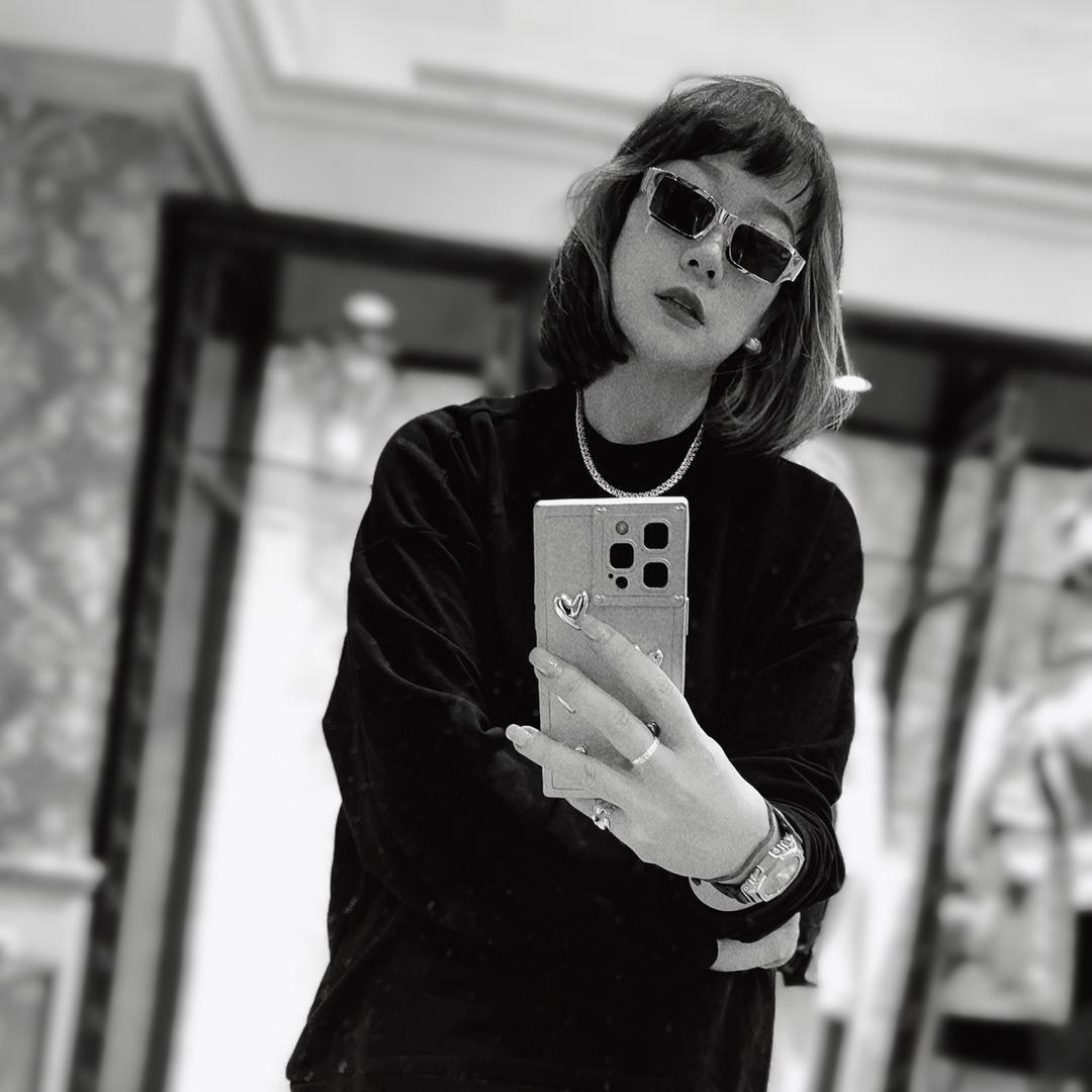 🎉 🌺嘎哈👙 &