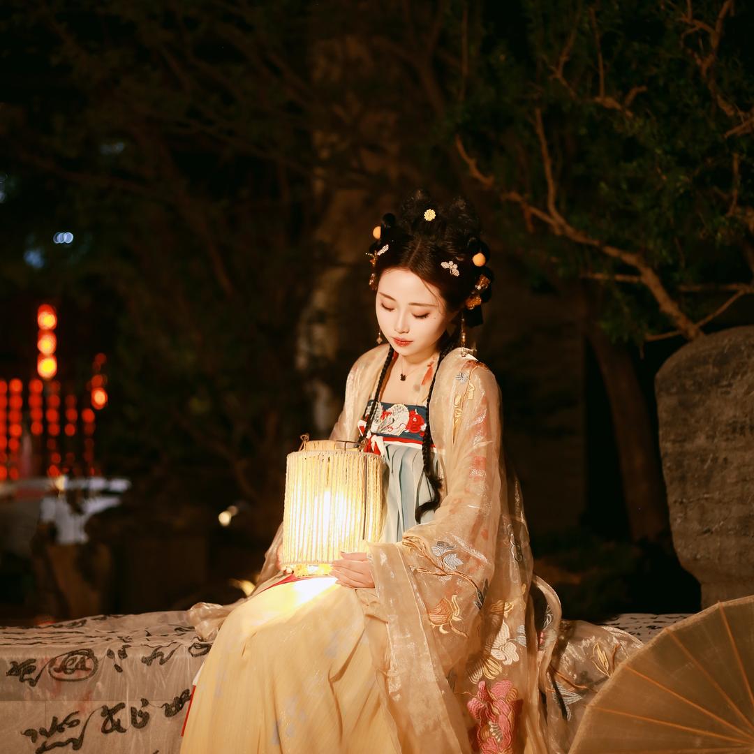 罗衣古风汉服店