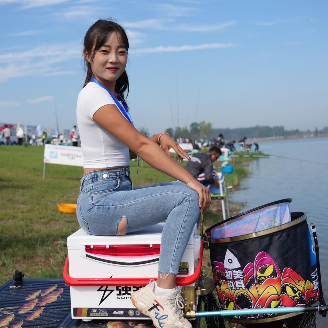 卉子爱钓鱼