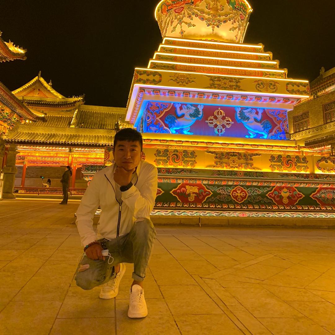 捌O后小哥哥