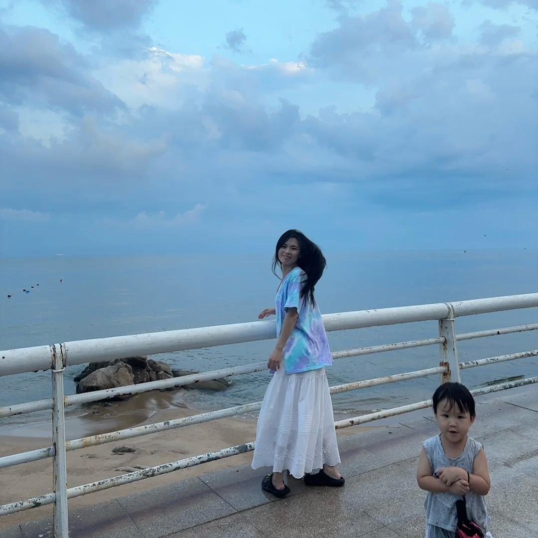童童没下巴。