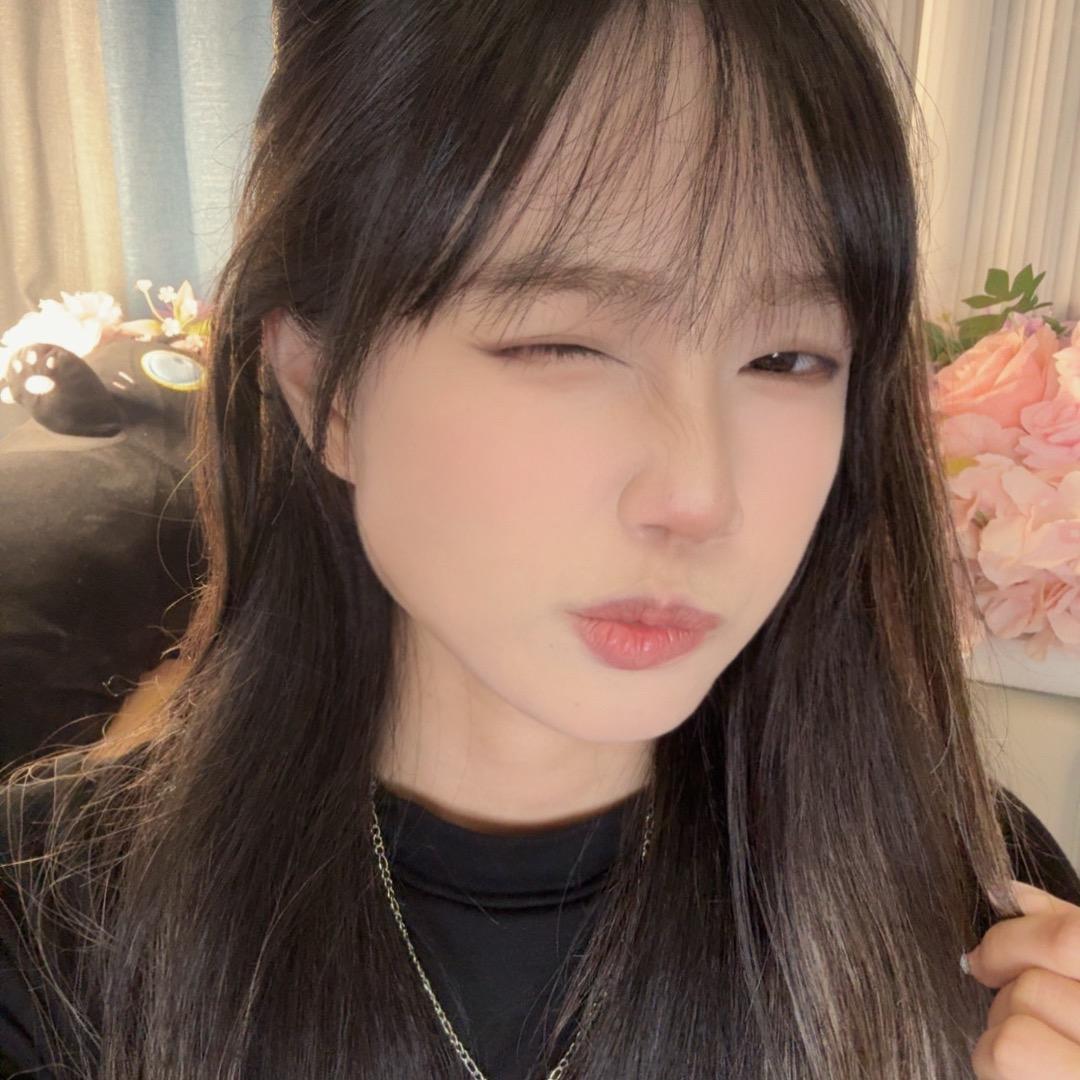 只会买买买的小妮