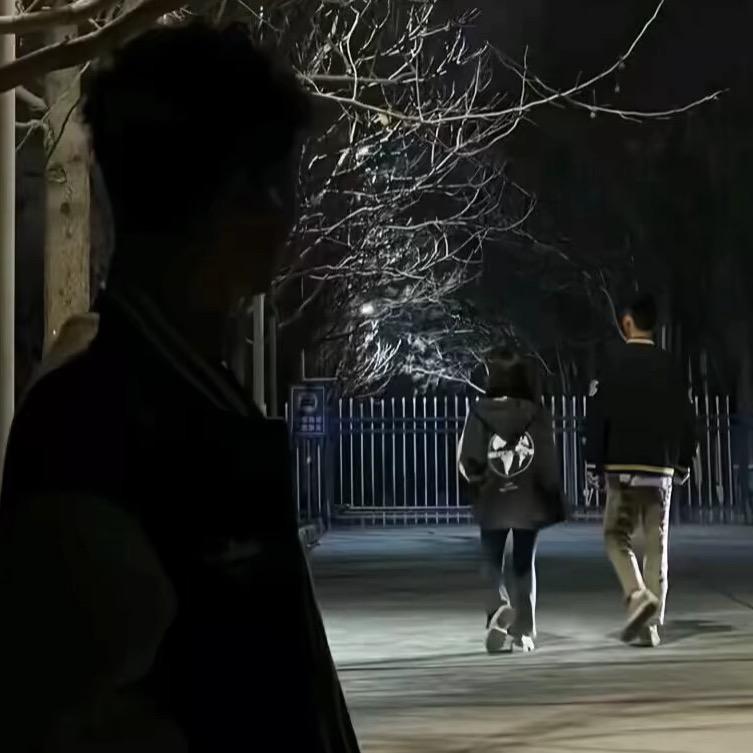 小李不会杀🏸球