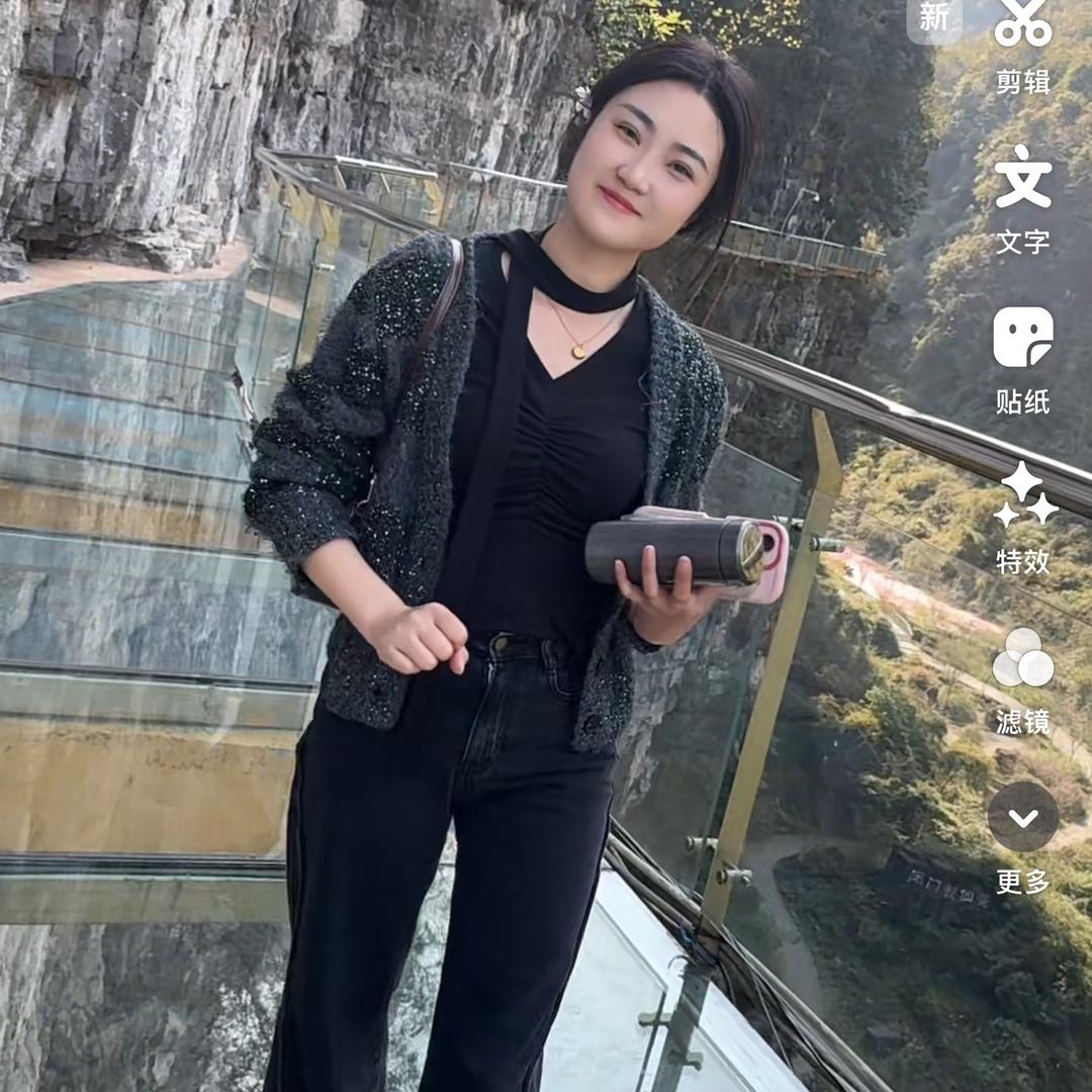 刘小小.