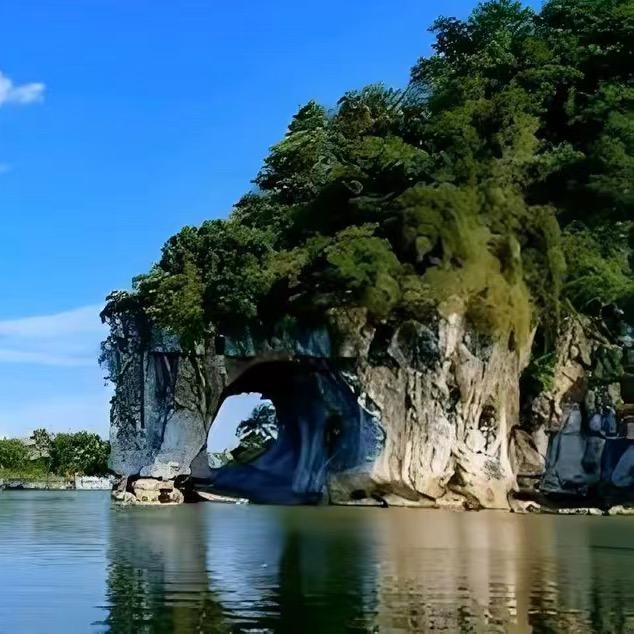 骑电驴穿街走巷