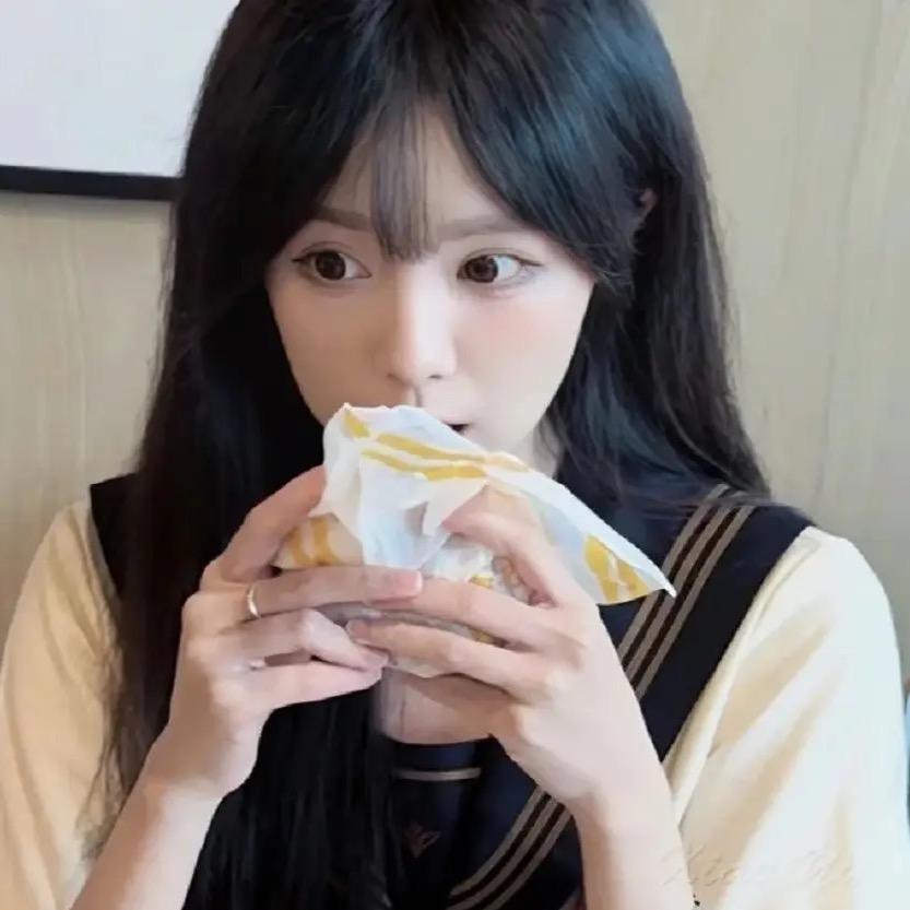 爱干饭的小雅