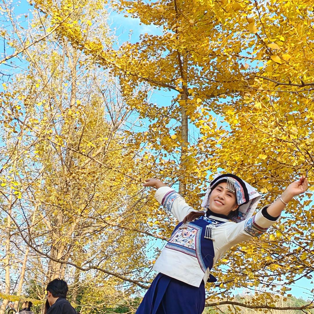 罗琬茹（畅想白云布依山歌）