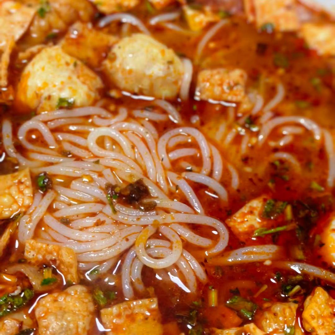 酱墩墩麻辣米线