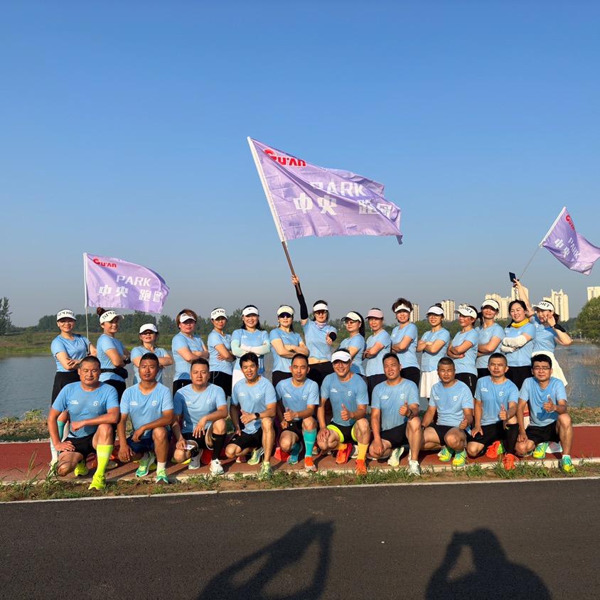 蹬着板车去拉风