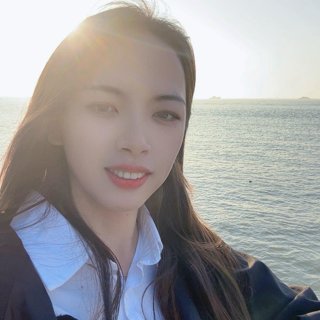 小忆   ˃