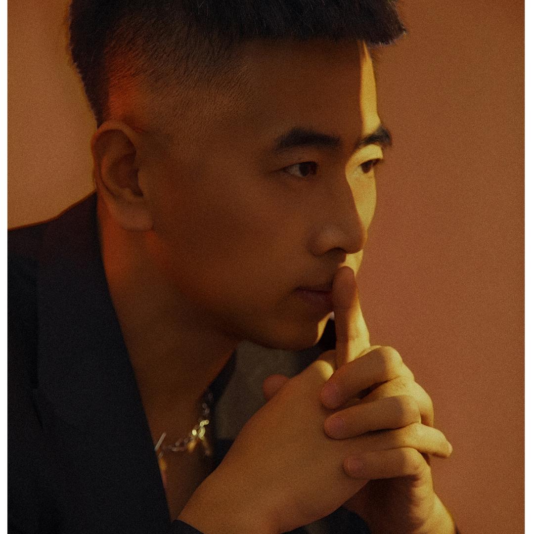 思梦琦化妆师军军