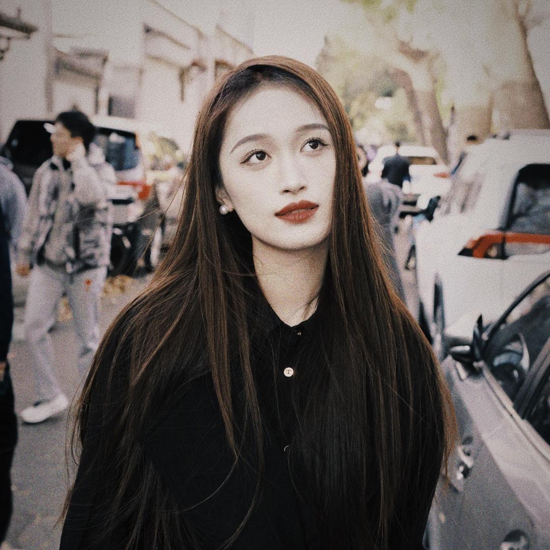李露依Louise_