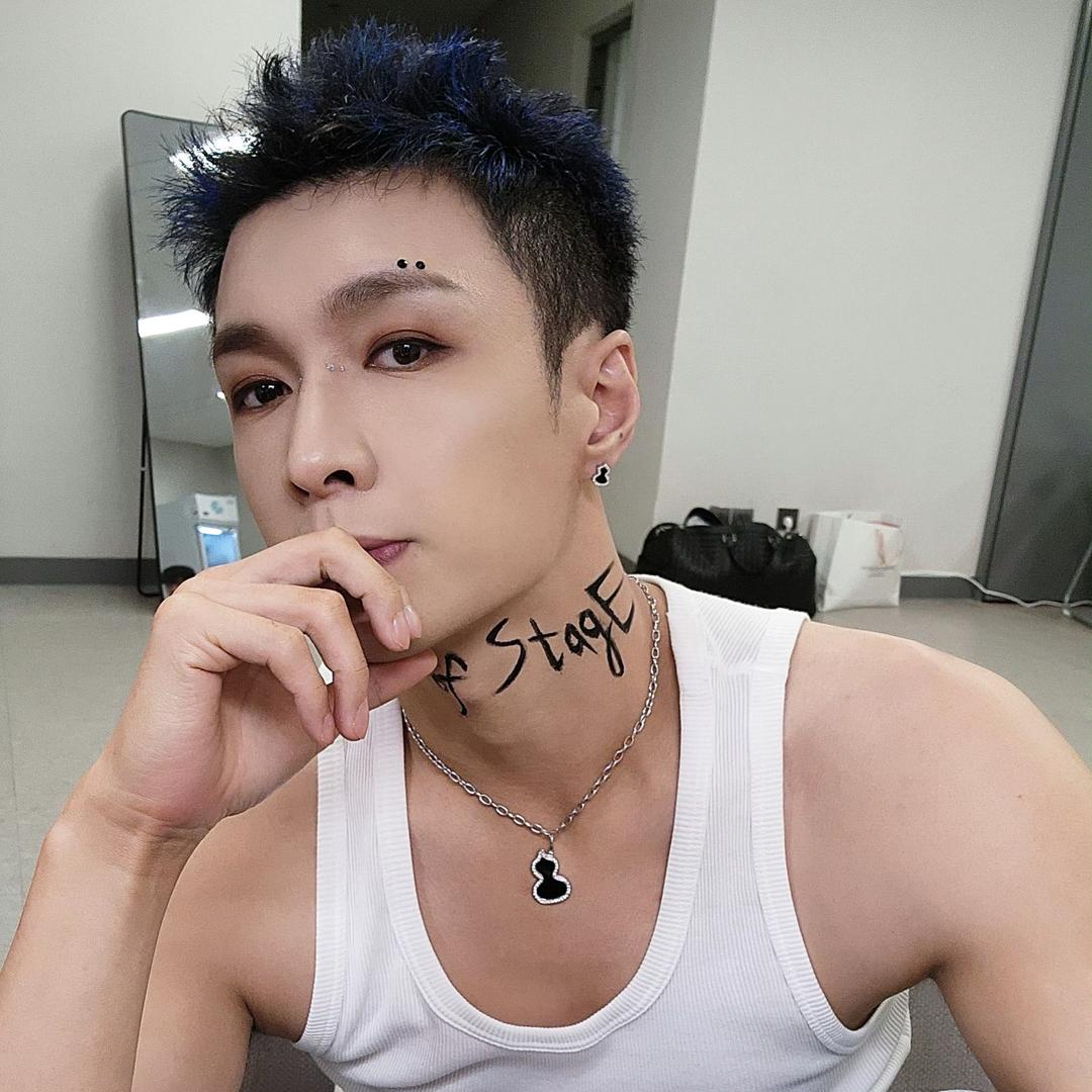 张艺兴BossLAY💜🎶step