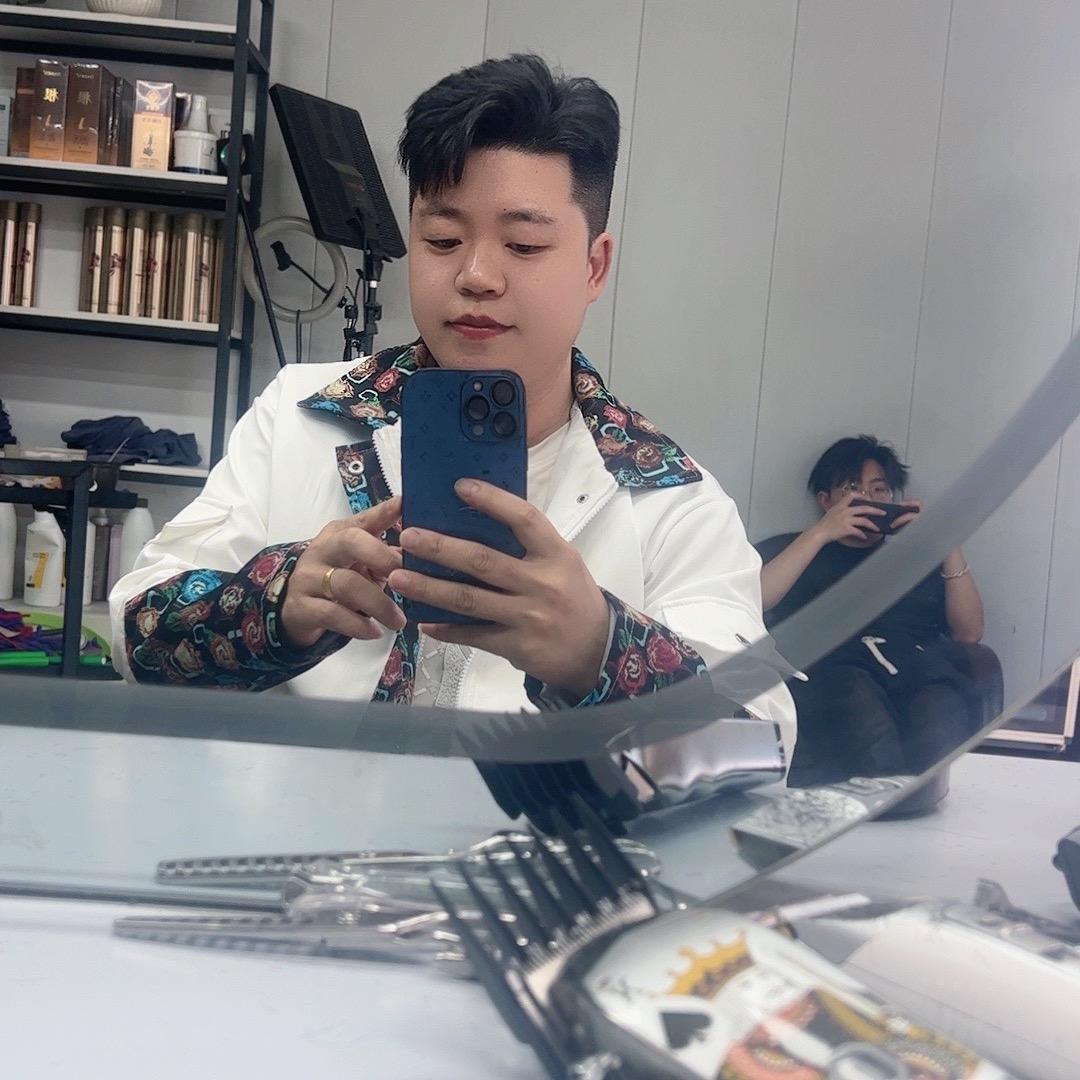 （狂剪专业发型设计创始人啊雄@；）