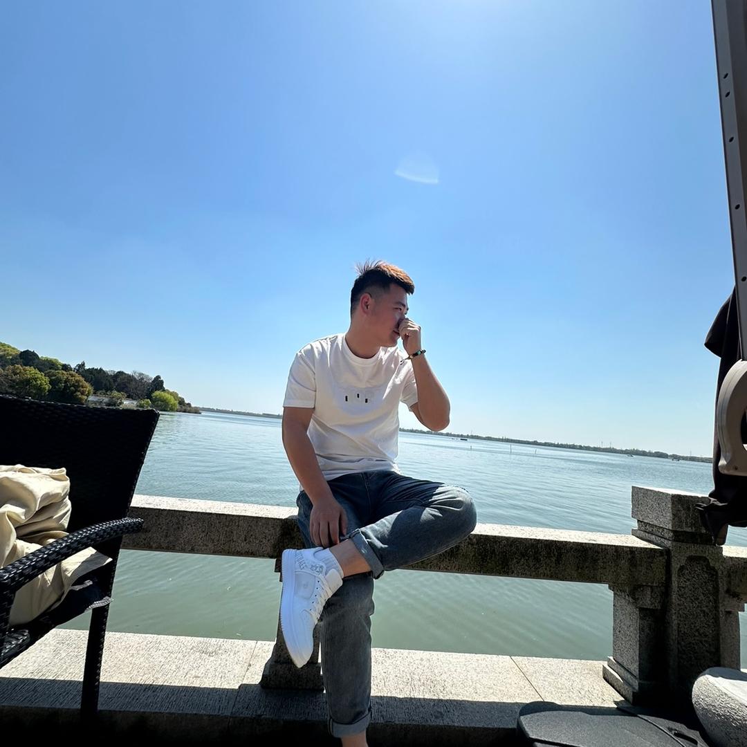 酷酷的阿旭