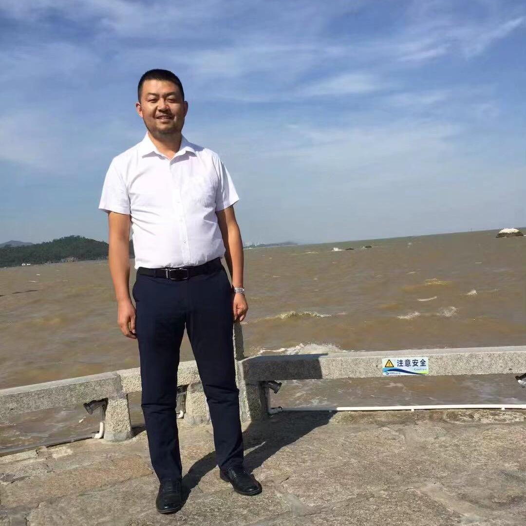 郎小宝
