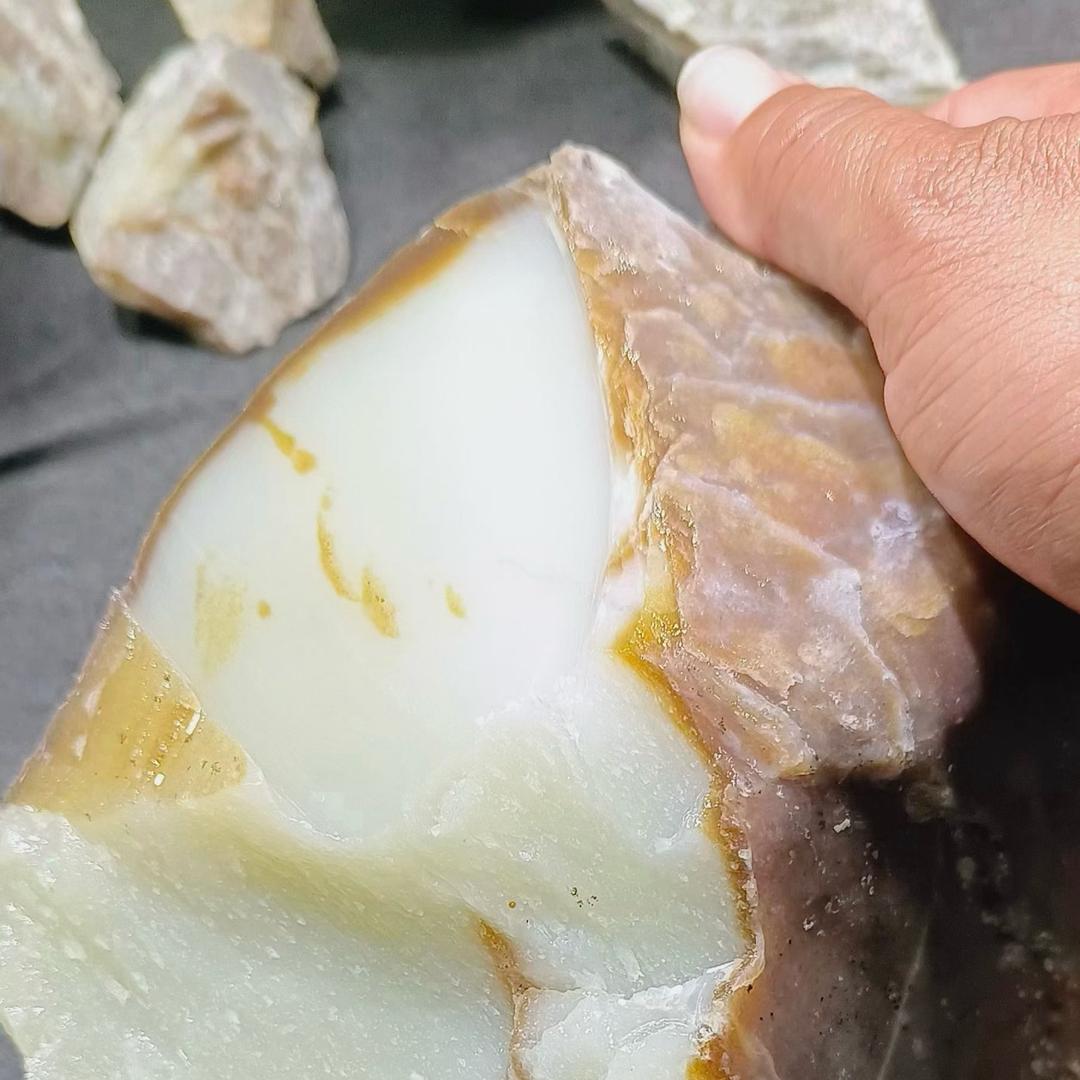 小喀玉器传媒（且末料）