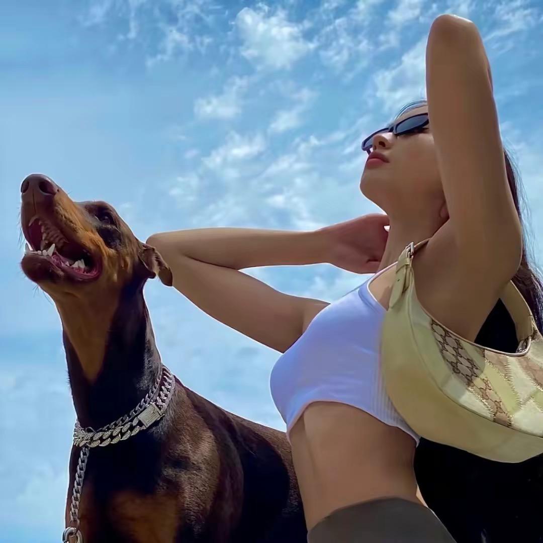 女王( ′• o •′ )