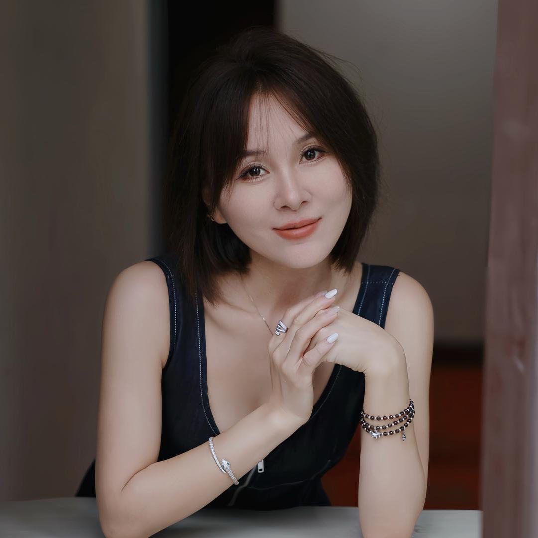 柒子婚纱化妆师-倩儿
