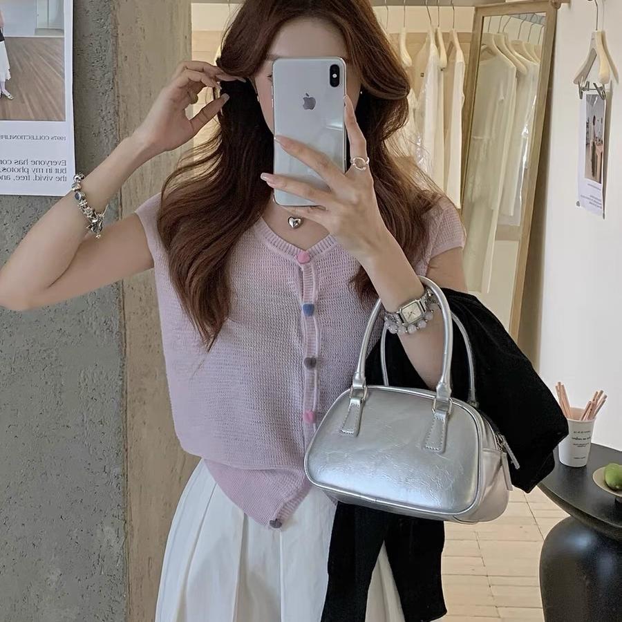 壹衣服饰