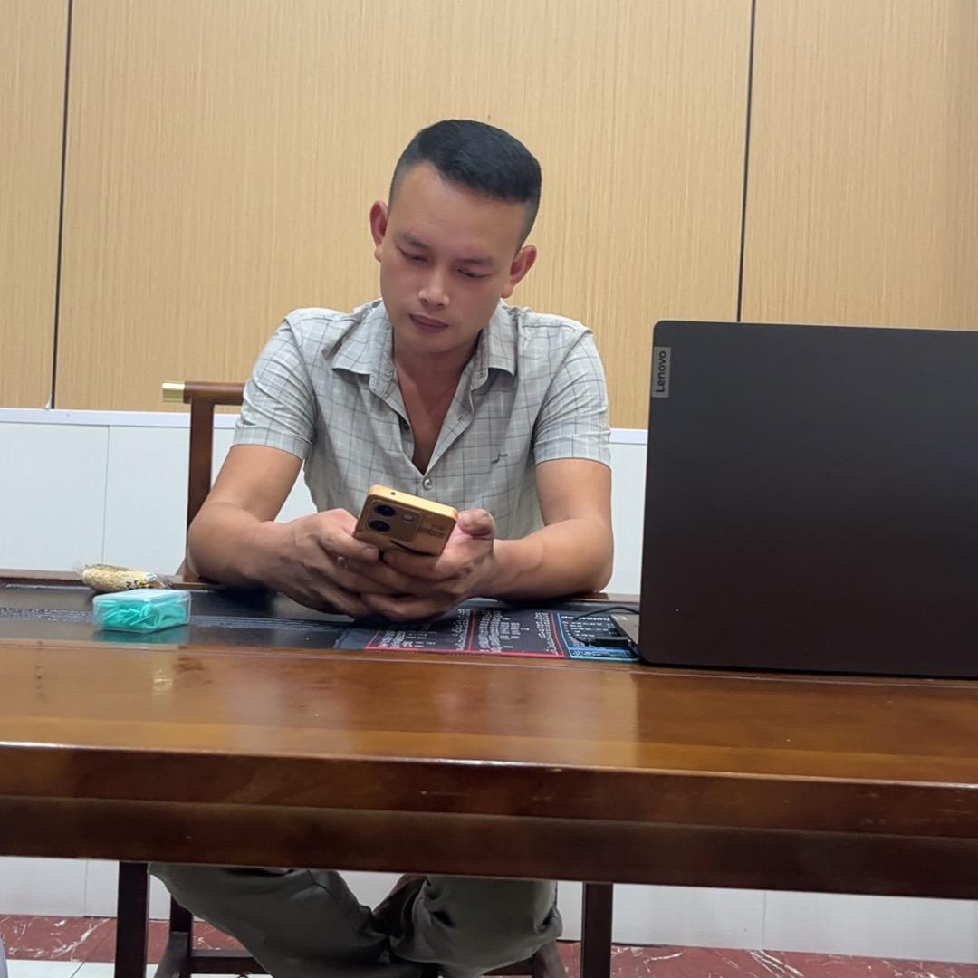 邹坤（忆思装饰）