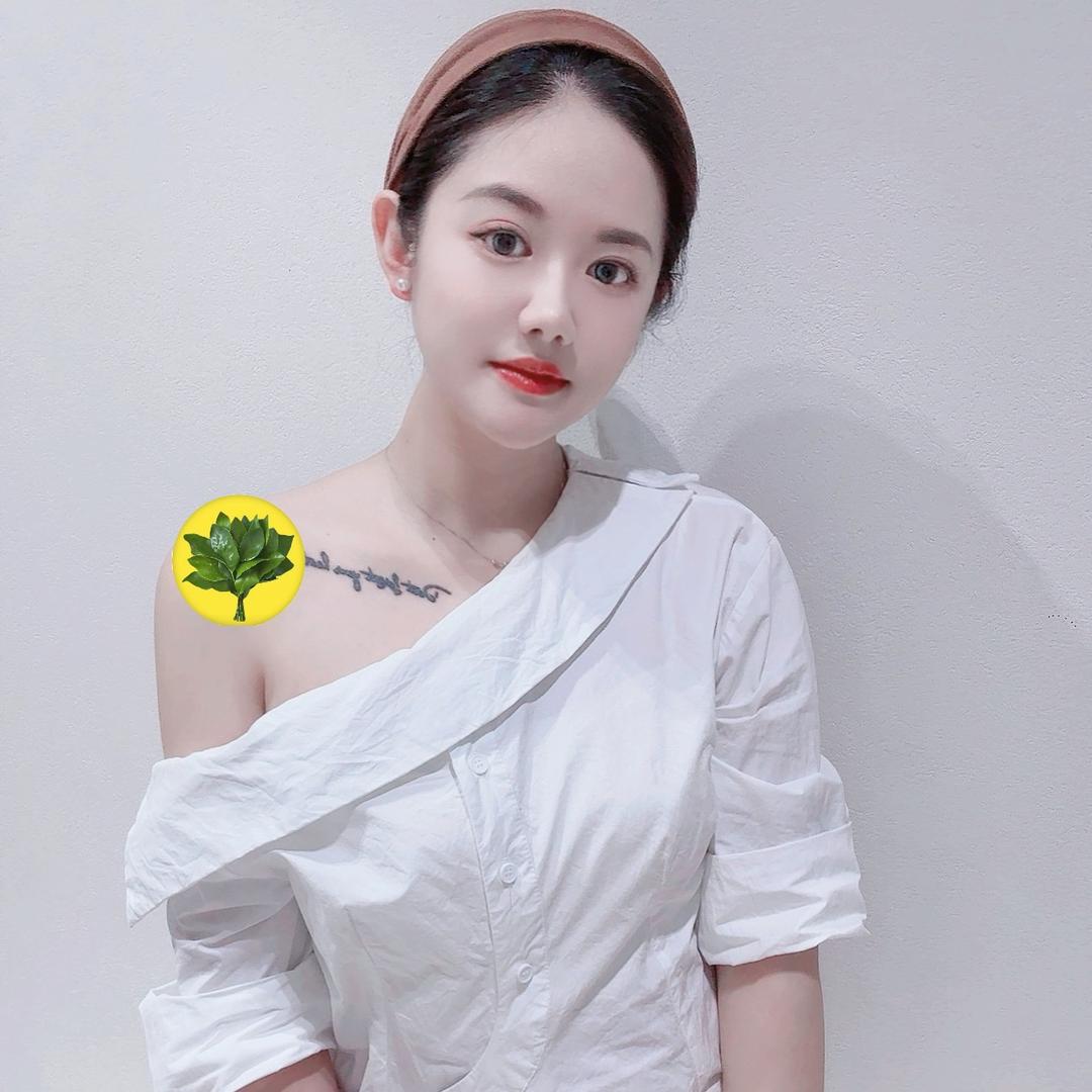 芳🎀芳 ⁷⁰⁵