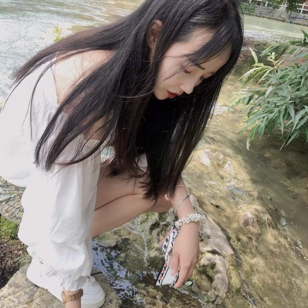 八九°
