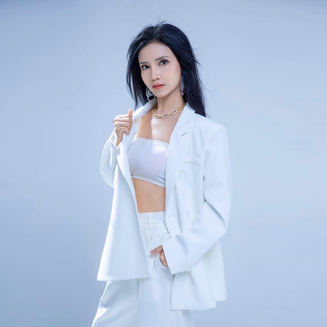 主持人诗妍（声入人心）