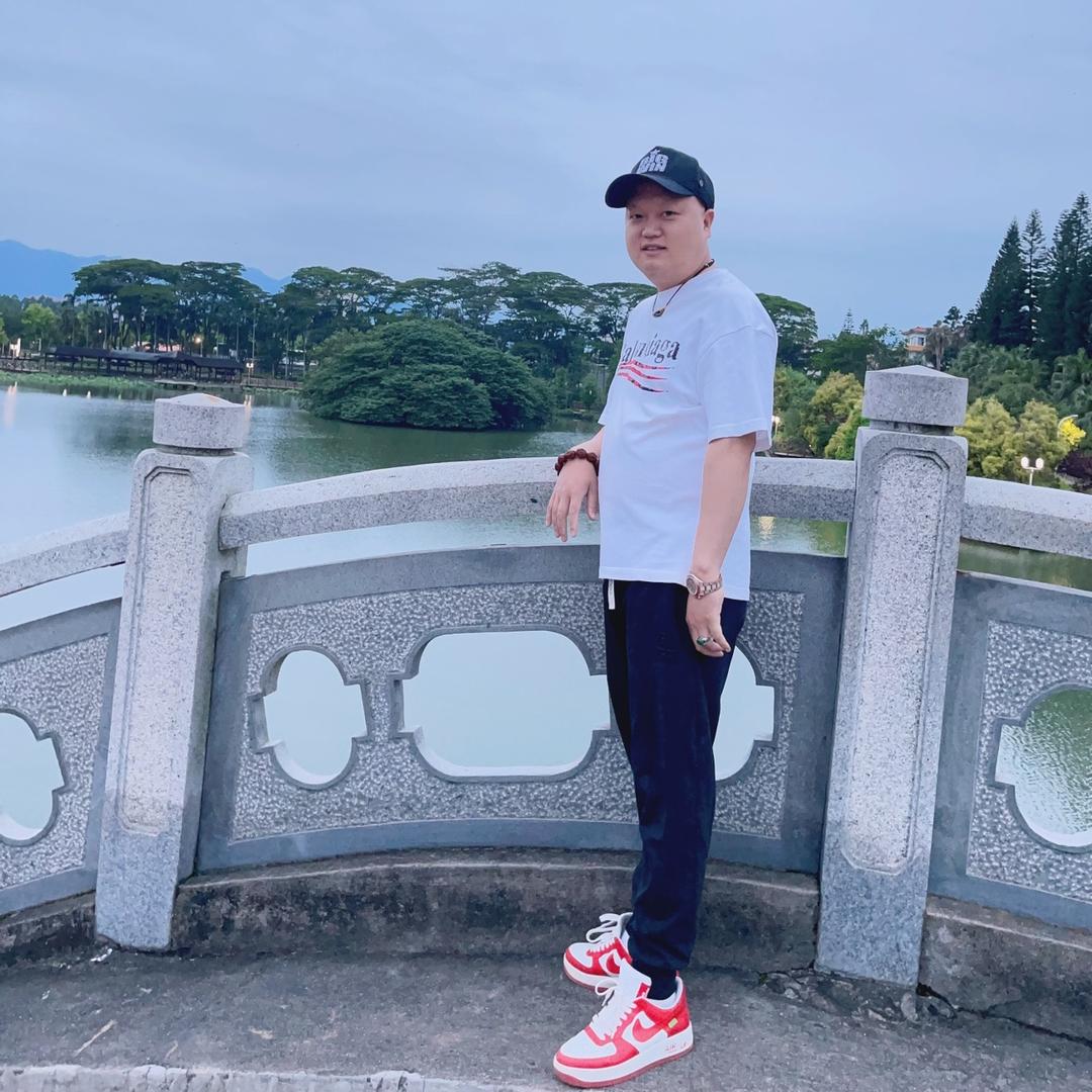 洋洋洋、　　　　　🪳