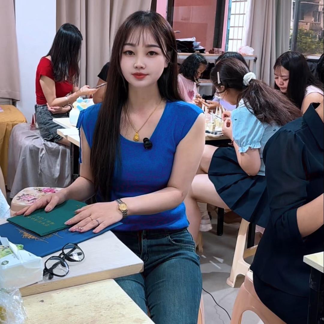 化妆师容容