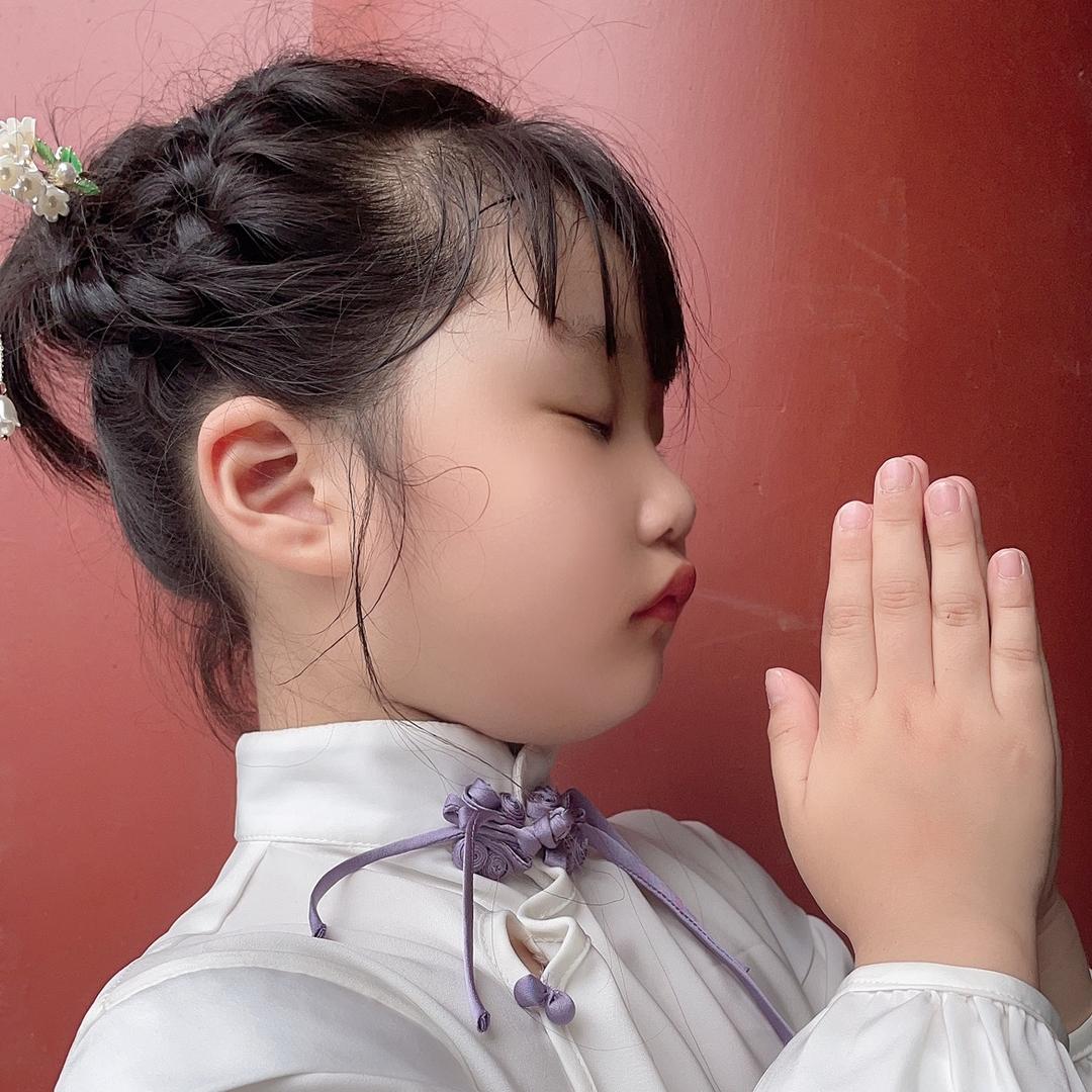晶晶学缝纫