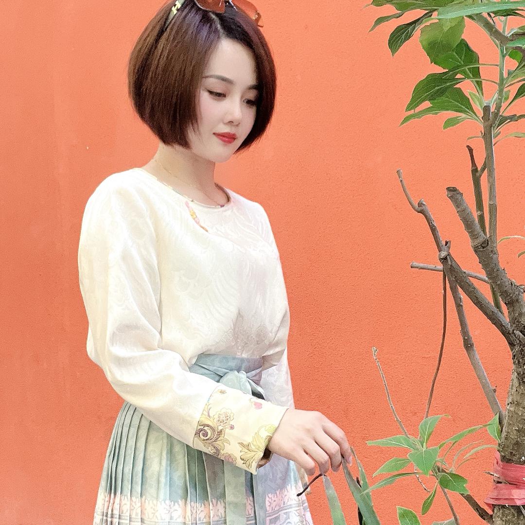 燕儿飞飞yy