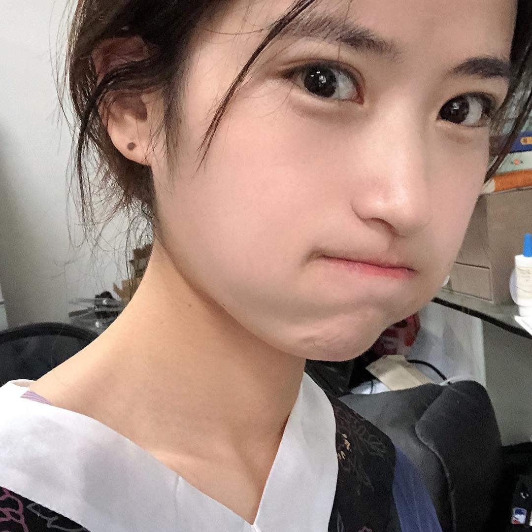 景甜.