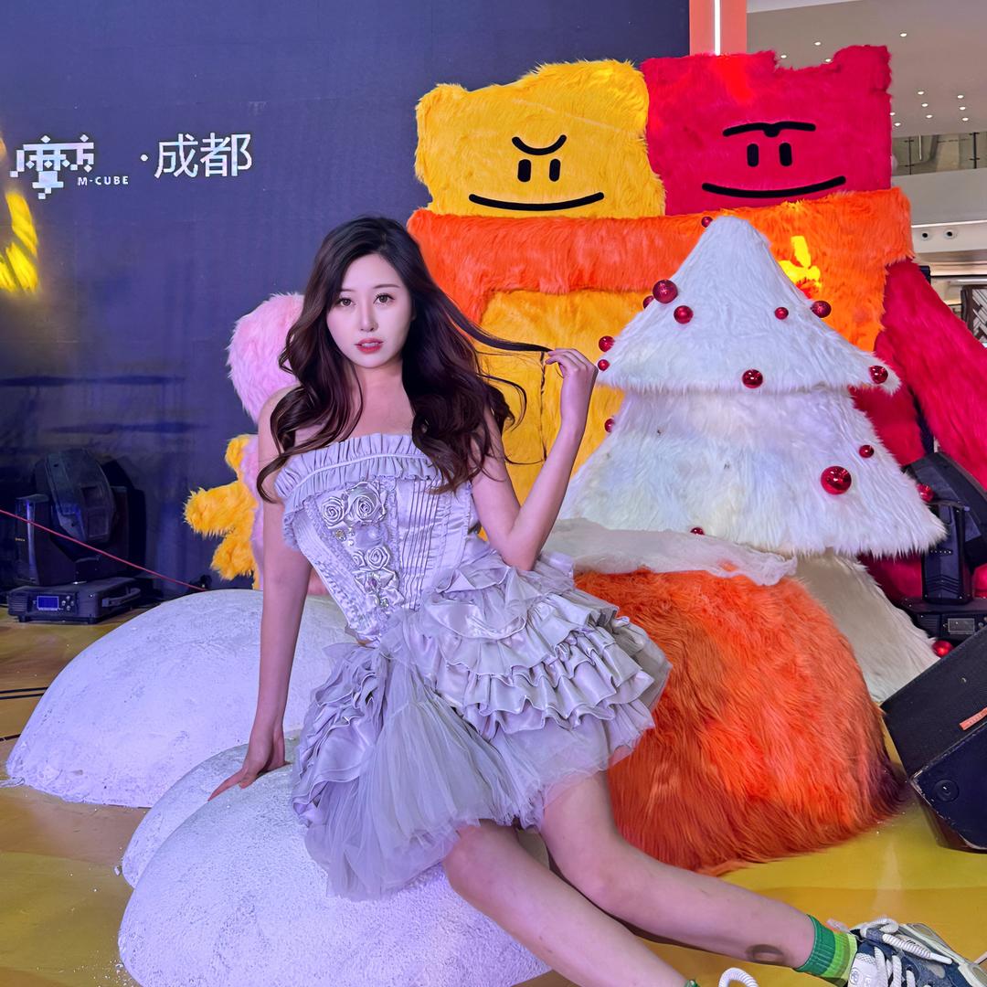 黄意岚yileen