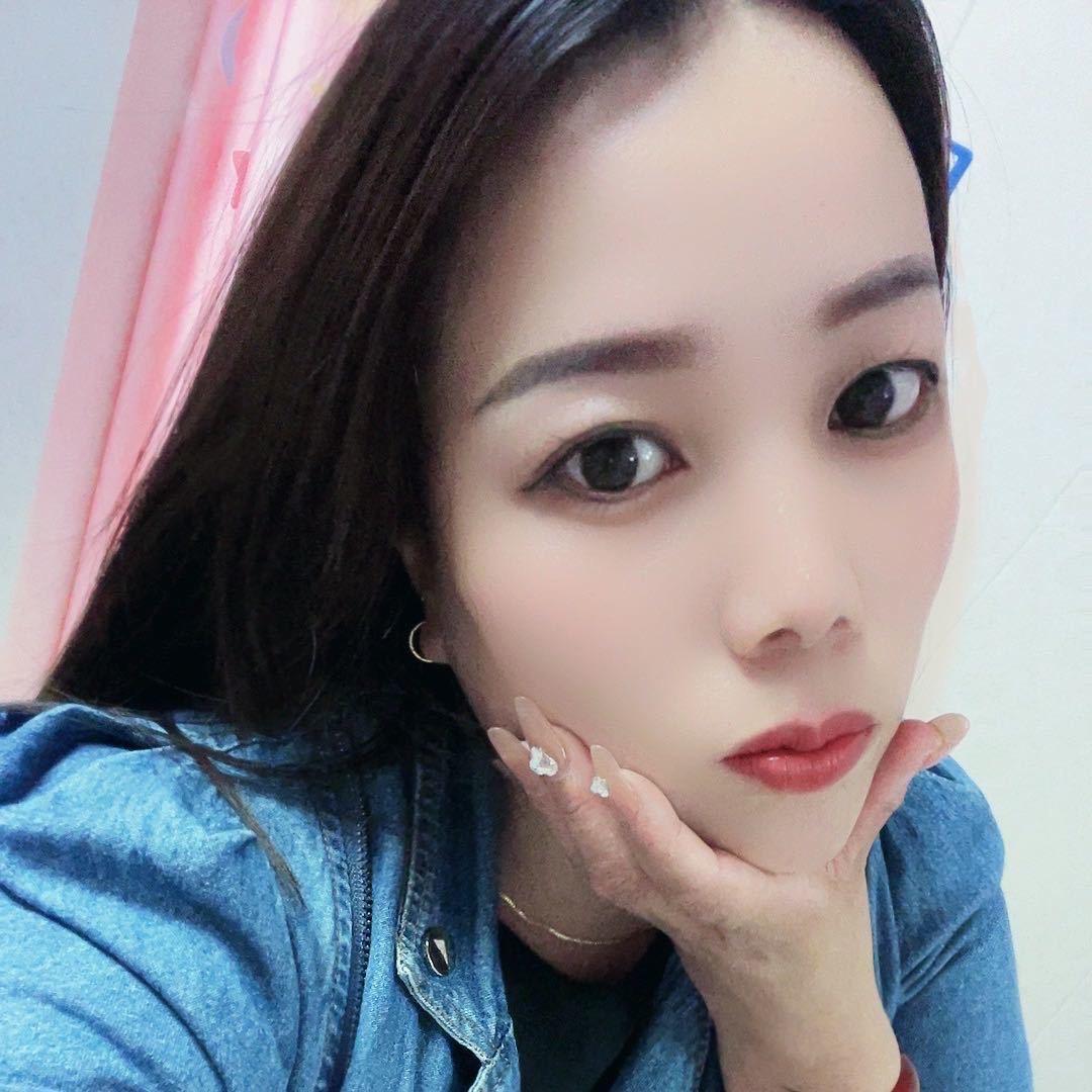 两朵微笑的花
