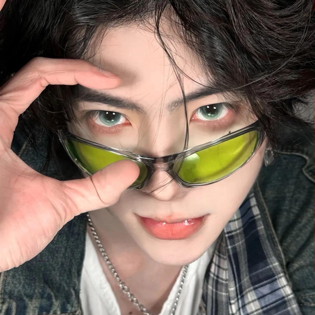 𝑪𝒚𝒂𝒏𝒘𝒐𝒐𝒅