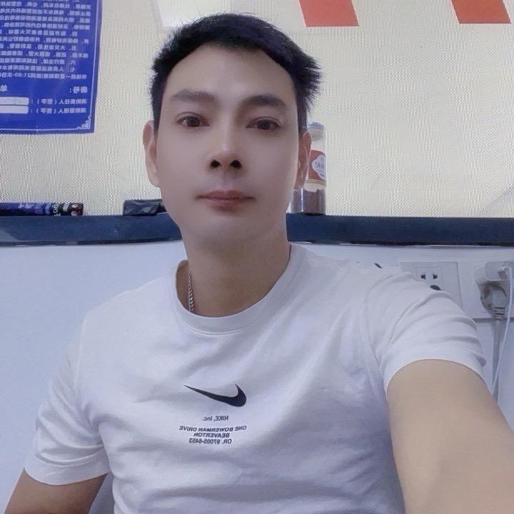 小陈汽车贴膜车衣