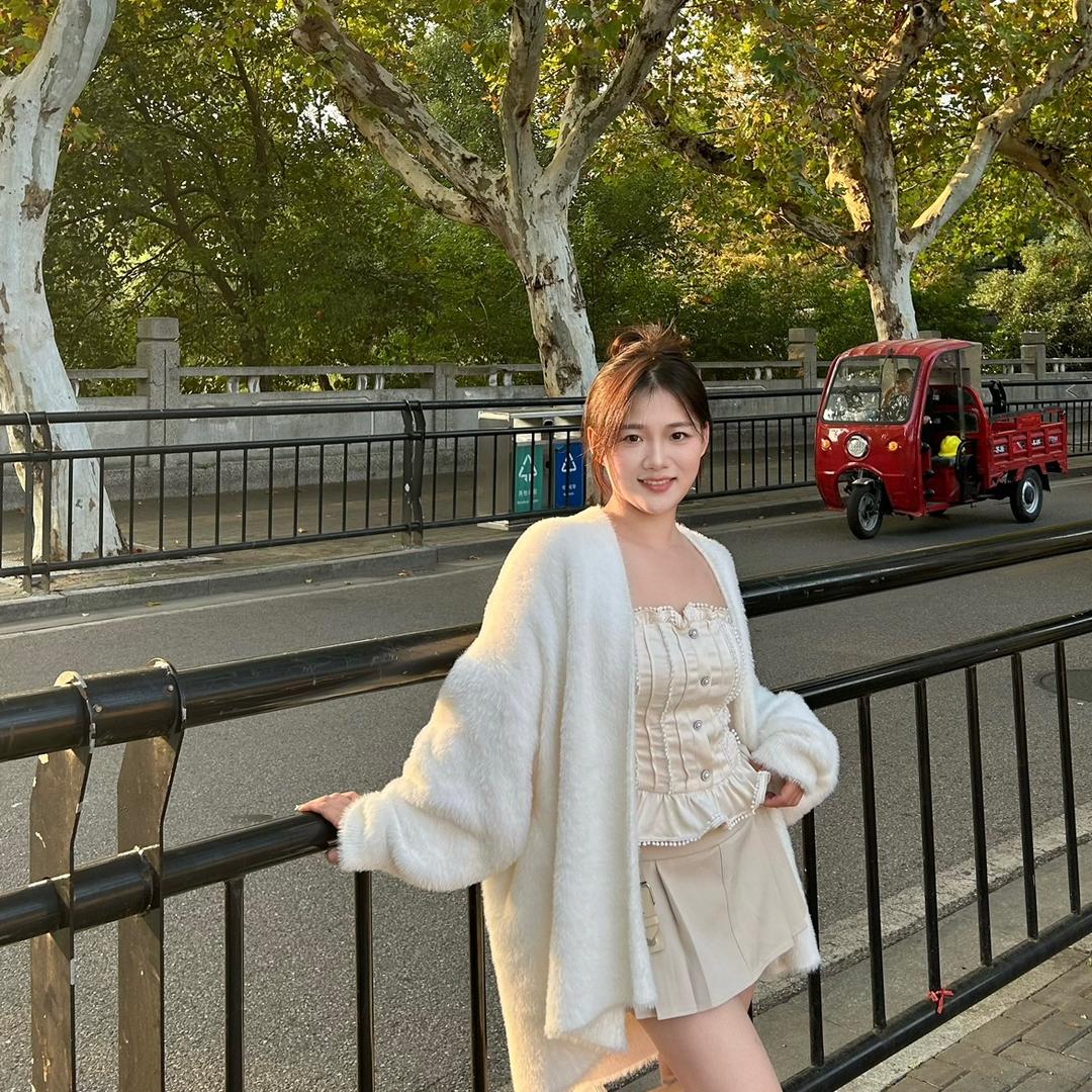 易亚球球球