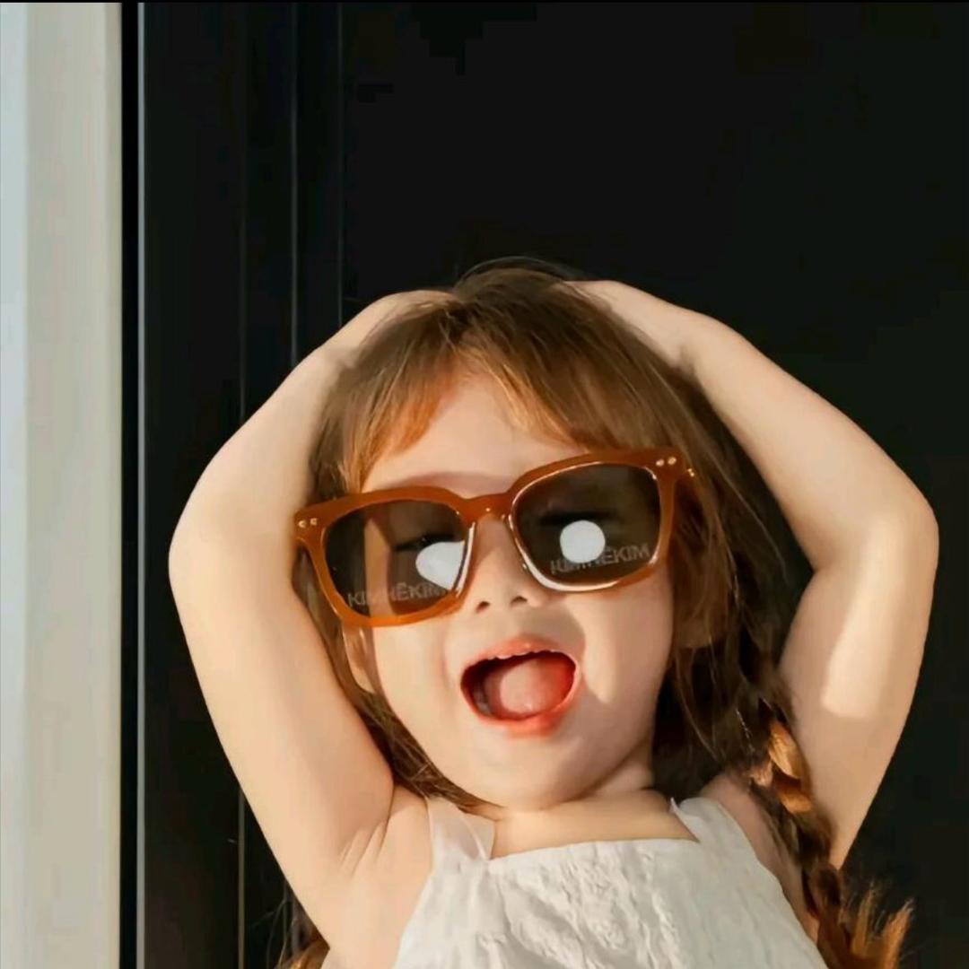 把烦恼一jio踢开