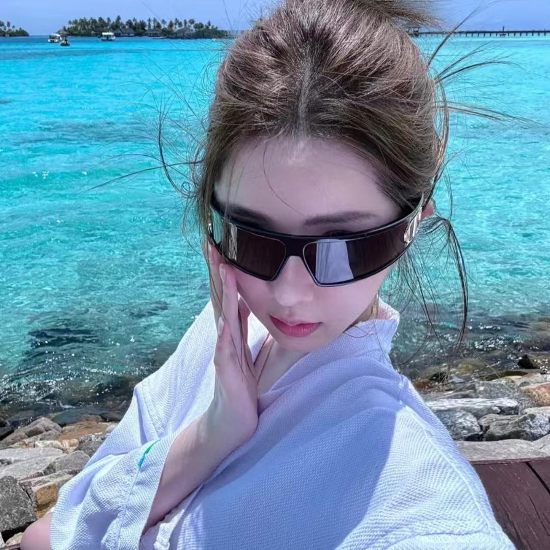 🕶️